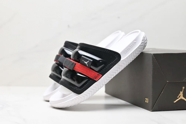 черные шлепанцы Jordan купить в time2win.ru